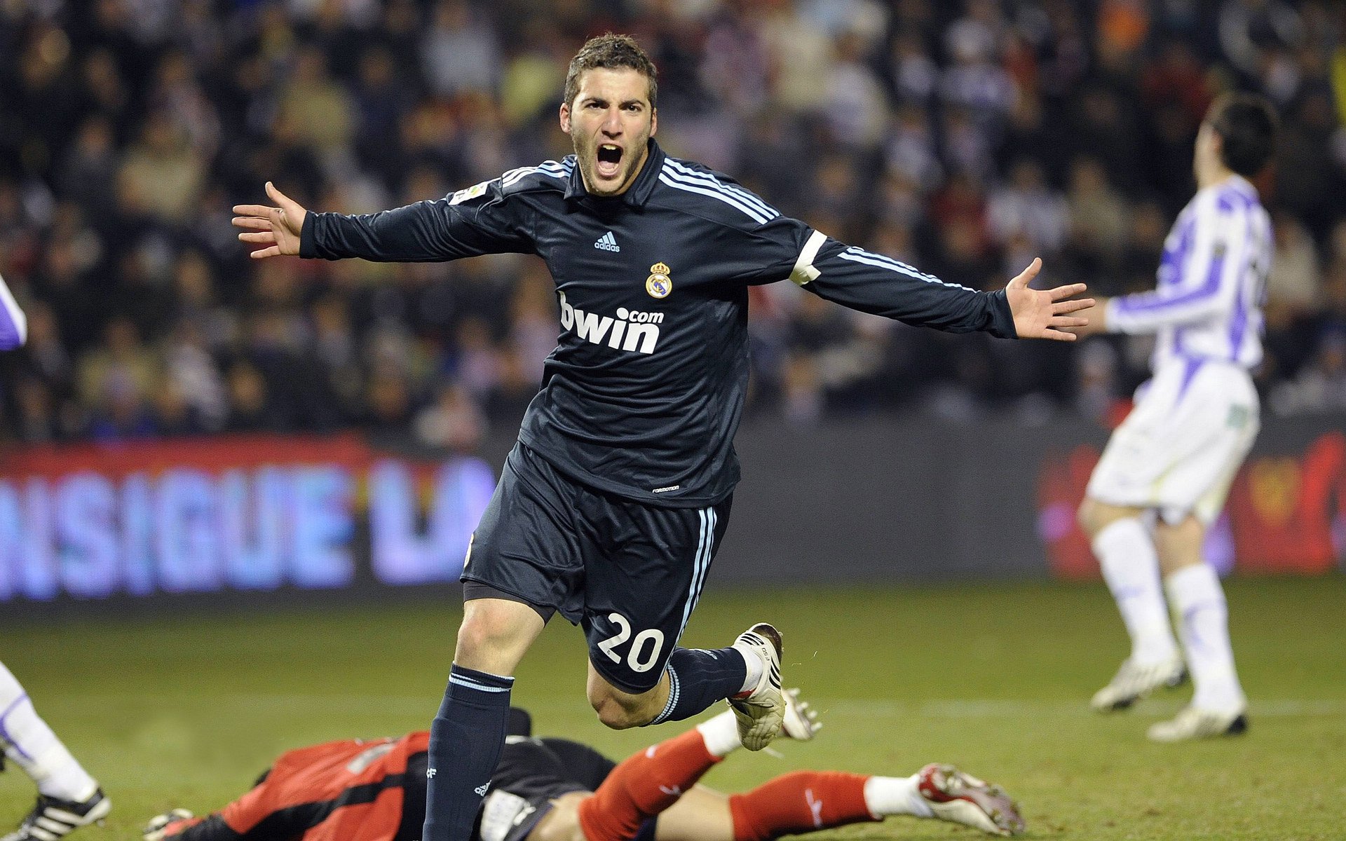 “华金·托比利亚:阿根廷美洲狮队的后卫之星,未来可期”