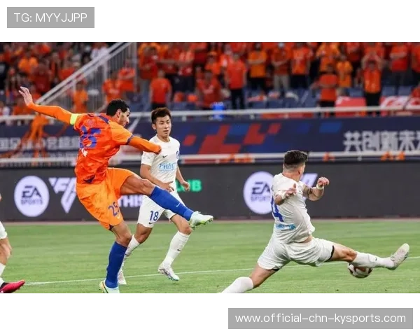 辽宁铁人冬窗引入16名新援,严鼎皓李提香中场合练展现顶级默契 辽宁铁人冬窗引入16名新援,严鼎皓李提香中场合练展现顶级默契