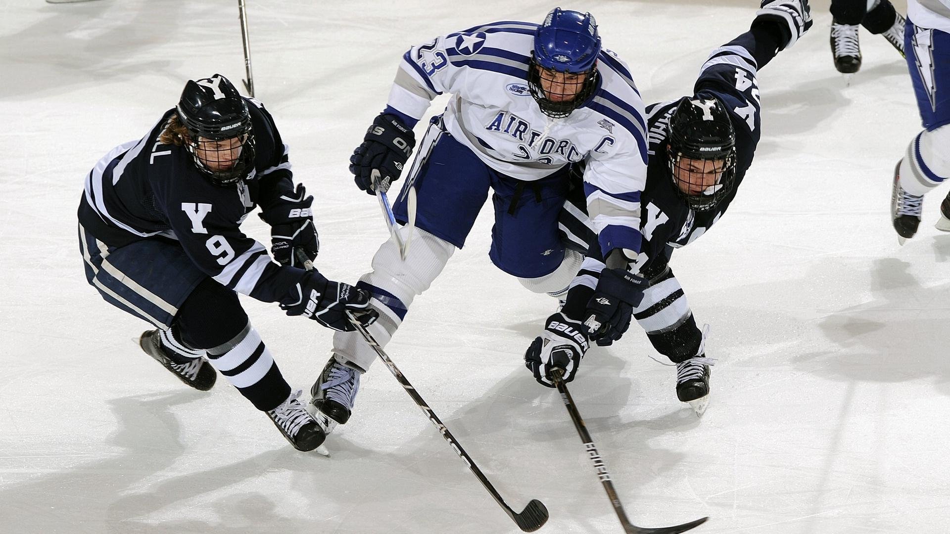 拜仁本轮换上凯恩、迪亚斯、奥利塞,是德甲史上最“贵”的换人